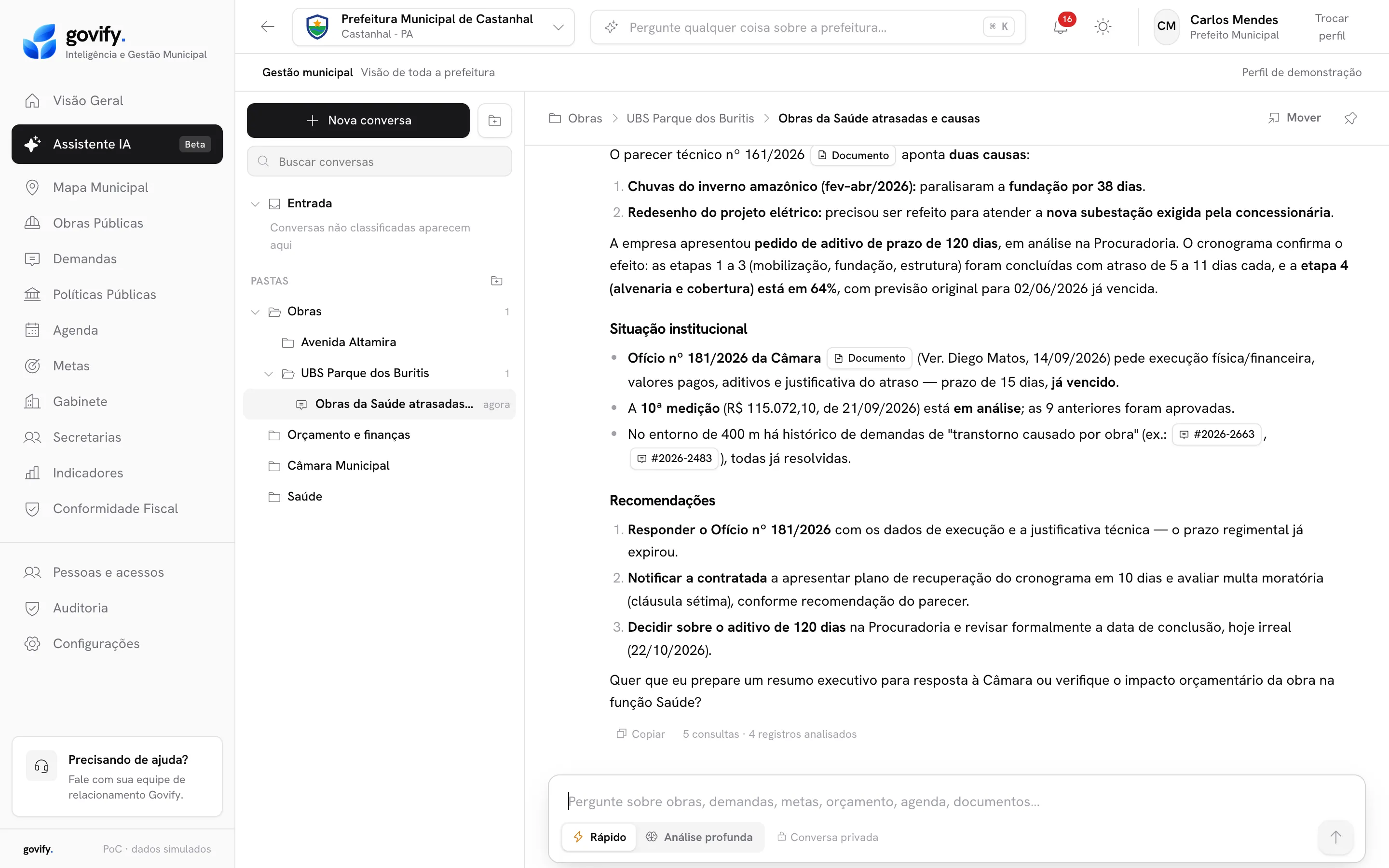 Tela do assistente de IA do Govify respondendo sobre obras da Saúde atrasadas, com documentos citados e recomendações